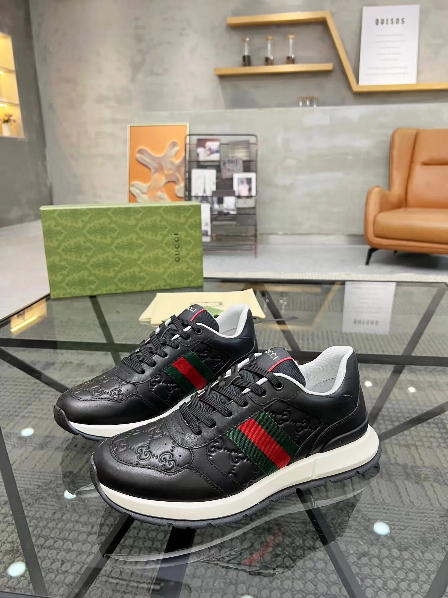 Factory price: 480💰New men's shoes GUCCI [Lightning] latest shoes shipped. Original quality, fashionable, made of special materials, sheepskin lining, brand new packaging. The foot feels super comfortable and the workmanship is impeccable. Size: 38-44, customized 45